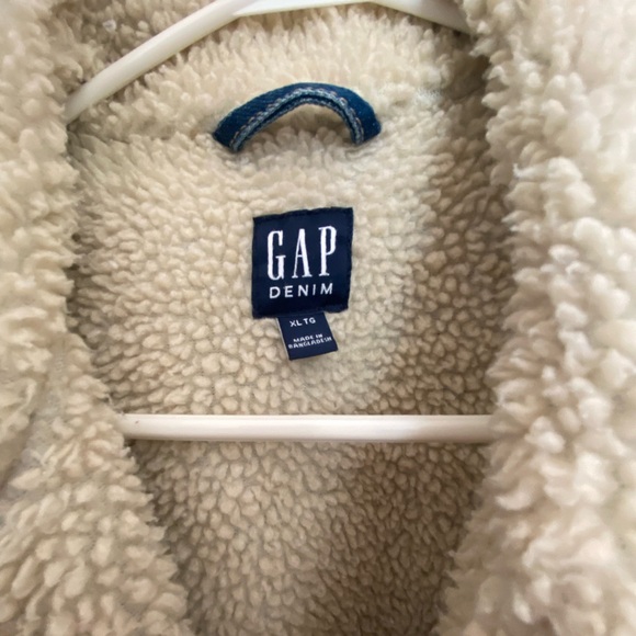 Gap - Woman’s Sherpa Lined Jean Jacket. - Picture 4 of 4
